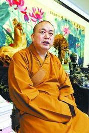 僧人在吃瓜,僧人吃瓜的清寂时光