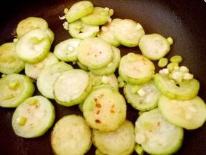 蛋仔如何吃瓜,揭秘夏日消暑新潮流