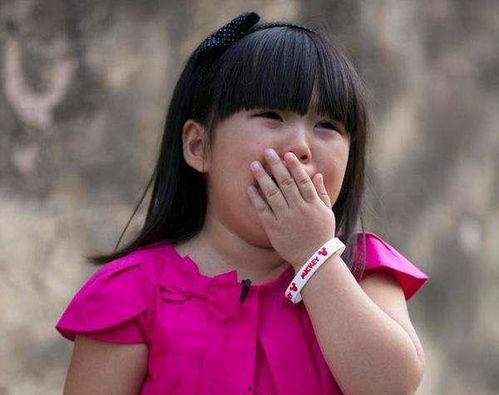 女孩吃福寿瓜好吗视频,女孩品尝美味，健康生活新体验